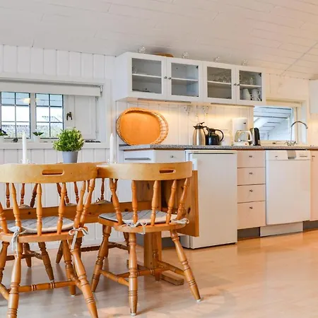 Stunning In W/ 2 Bedrooms *